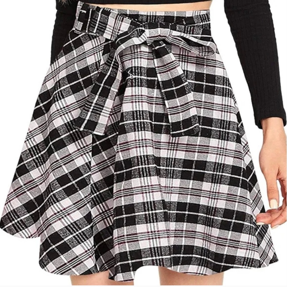 White and red Plaid Mini Skater A-Line Skirt with belt Size 2-4 never worn